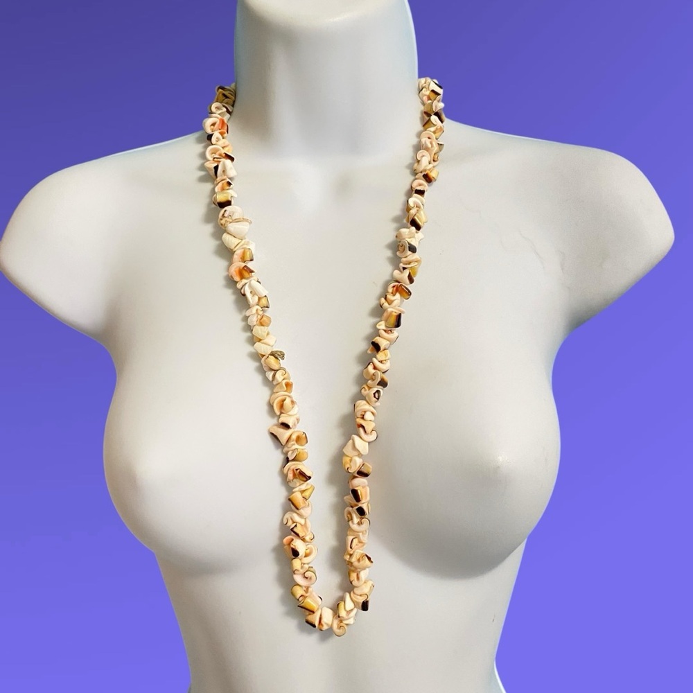Vintage Natural Conch Shell Curls Necklace 30"